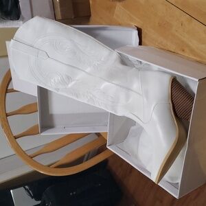 Gorgeous White Cowboy Boots NIB Western - Ladies Sz 6